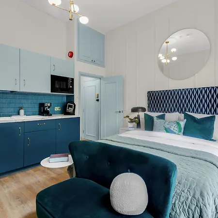 Apartment Mysquare Kensington Residences