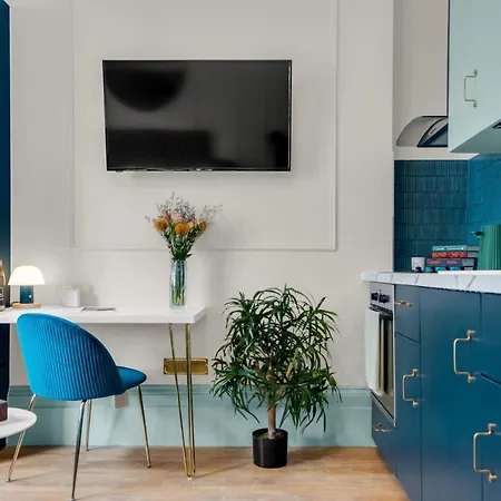 Apartment Mysquare Kensington Residences