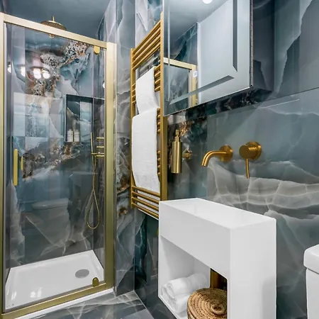 Mysquare Kensington Residences *