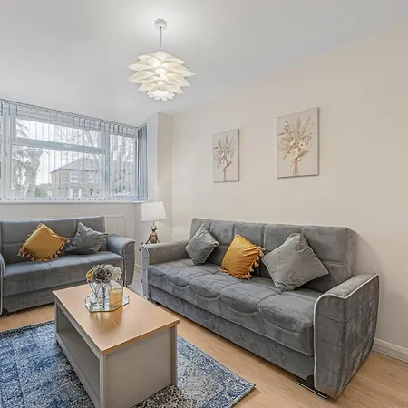 Holiday home Stylish Pad Near Heathrow Airport West Drayton (Middlesex)