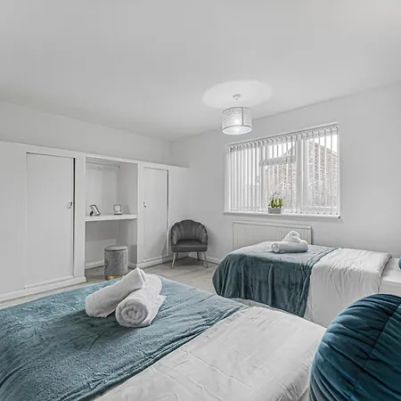 Stylish Pad Near Heathrow Airport * West Drayton (Middlesex)