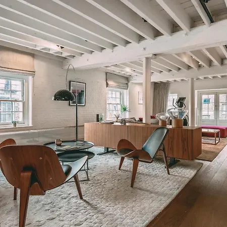 Immaculate 2-bed Loft In Apartment London