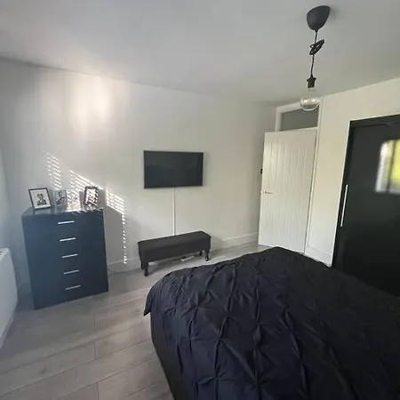 1-bed W/ Electric Fireplace Apartment *
