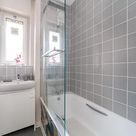 Wonderful Flat Near Little Portugal