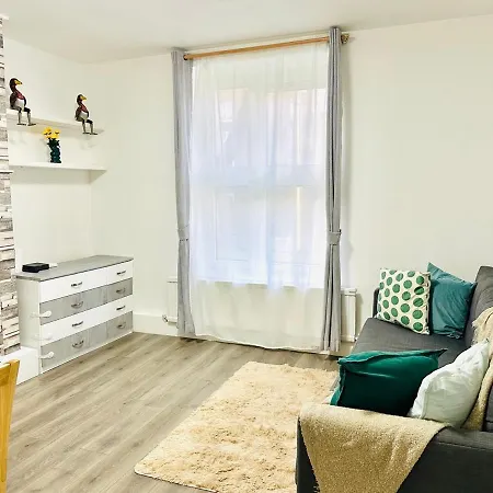 Wonderful Flat Near Little Portugal