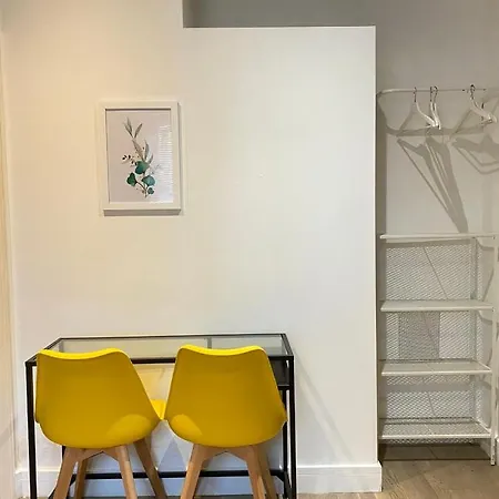 En-suite Near Stratford In A *