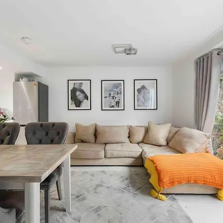 Little Venice Garden Apartment