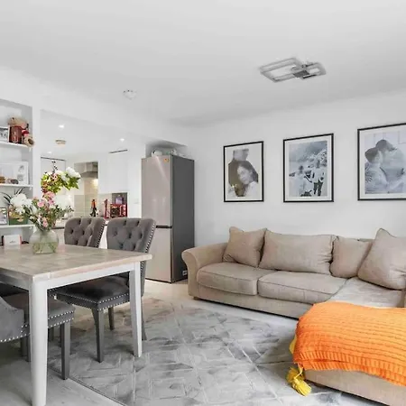 Little Venice Garden Apartment *