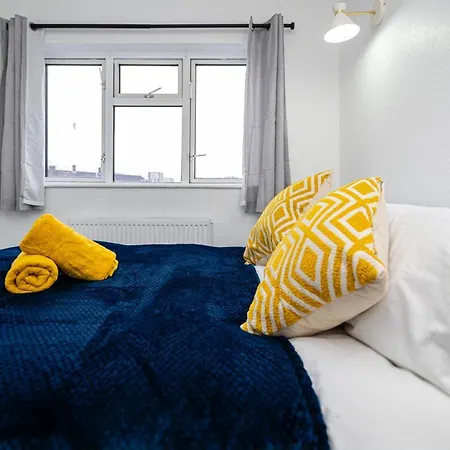 Holiday home 3 Bed Gorgeous House Abbeywood