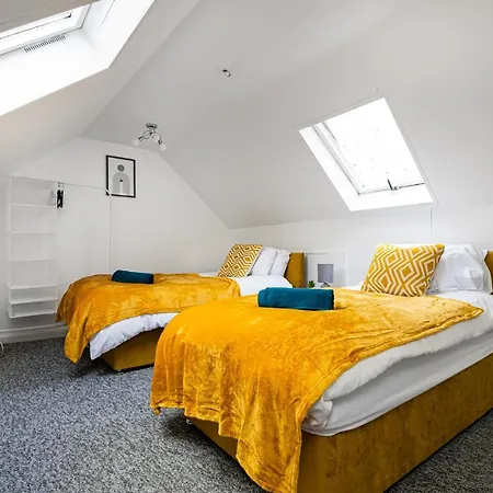 3 Bed Gorgeous House Abbeywood