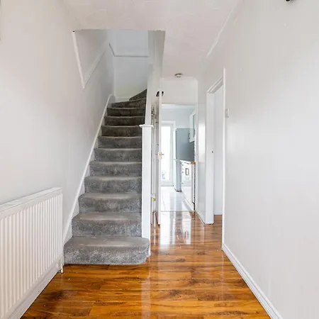 3 Bed Gorgeous House Abbeywood Holiday home