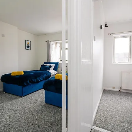 3 Bed Gorgeous House Abbeywood Holiday home *