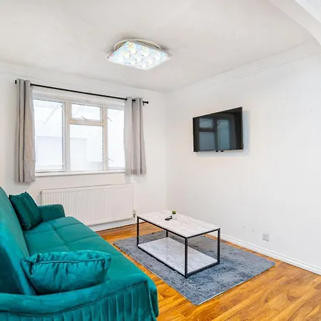 3 Bed Gorgeous House Abbeywood Holiday home *