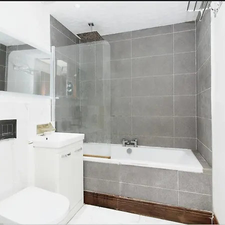 Airport, Excel, Univ Of East London, O2 * London