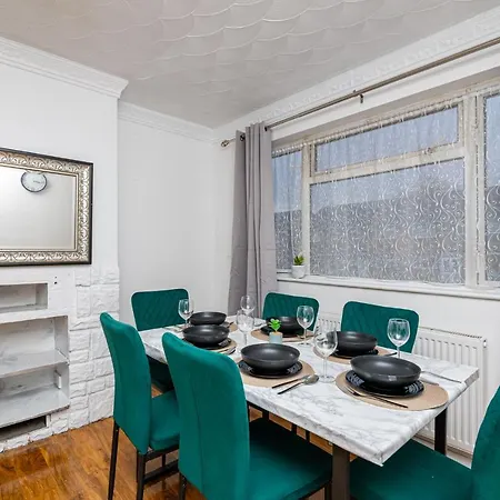 3 Bed Gorgeous House Abbeywood Abbey Wood