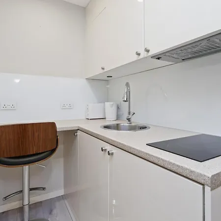 Apartment Studio Flat West End Lane *