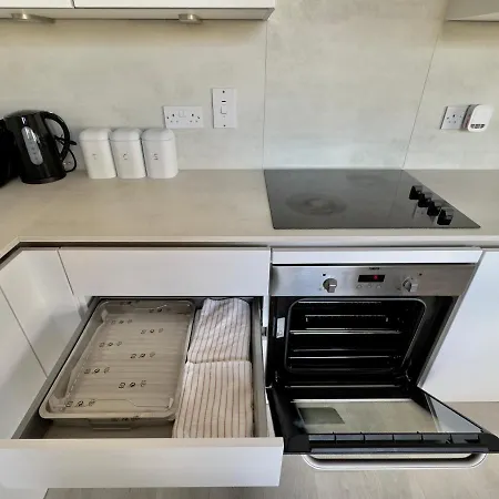 Apartment 3bedroom, 2bathroom, Balcony,luxury Flat Westfield *