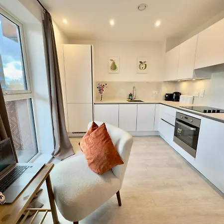 3bedroom, 2bathroom, Balcony,luxury Flat Westfield *