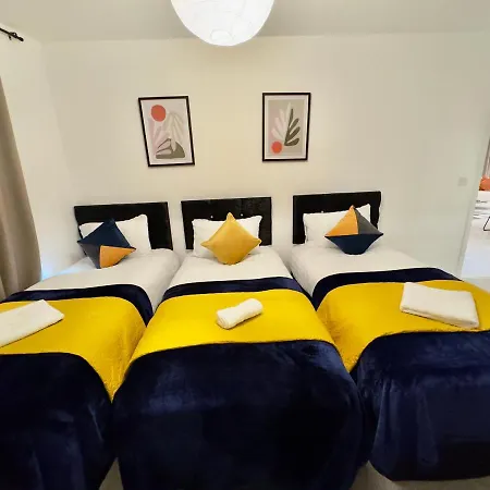 3bedroom, 2bathroom, Balcony,luxury Flat Westfield * London