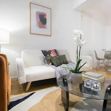 Perfectly Located 1 Bed Above Tube Station Apartment London