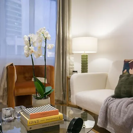 Perfectly Located 1 Bed Above Tube Station Appartement *