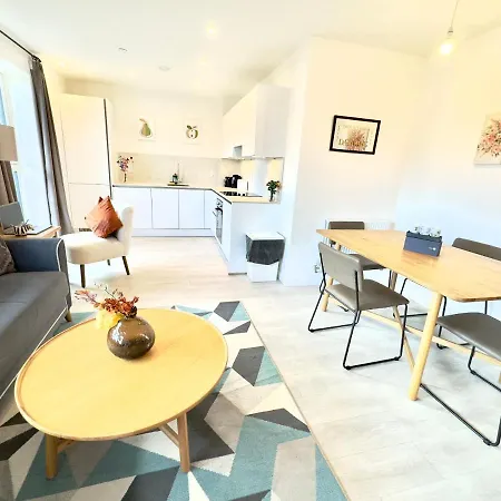 3bedroom, 2bathroom, Balcony,luxury Flat Westfield * London