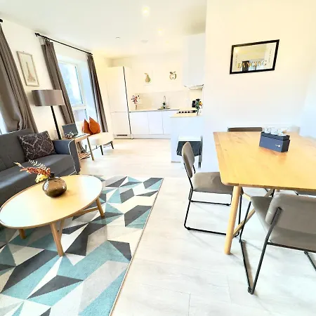 3bedroom, 2bathroom, Balcony,luxury Flat Westfield London