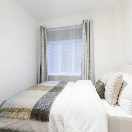 Apartment Perfectly Located 1 Bed Above Tube Station London