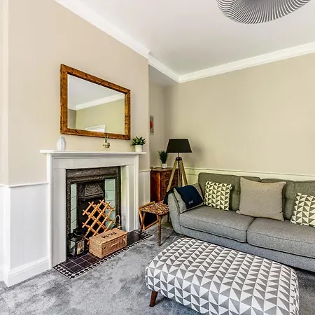 Pass The Keys Luxury Converted Victorian Flat In Leafy Highbury Apartment London