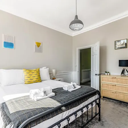 Pass The Keys Luxury Converted Victorian Flat In Leafy Highbury London