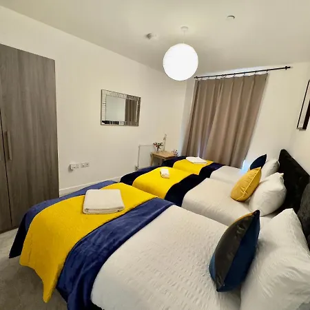 3bedroom, 2bathroom, Balcony,luxury Flat Westfield Apartment London