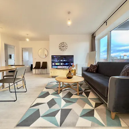 3bedroom, 2bathroom, Balcony,luxury Flat Westfield * London