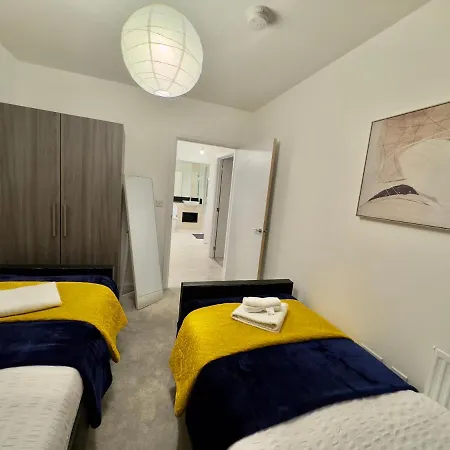 3bedroom, 2bathroom, Balcony,luxury Flat Westfield *
