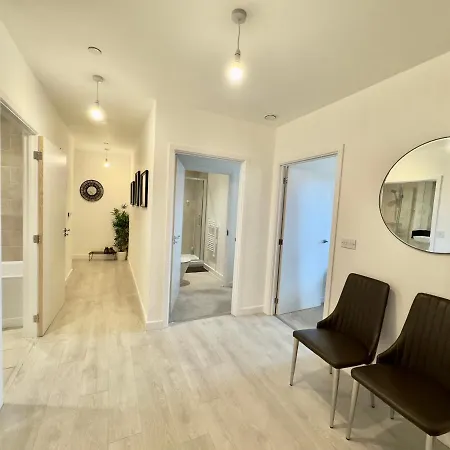 3bedroom, 2bathroom, Balcony,luxury Flat Westfield Apartment *