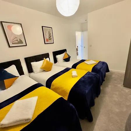 3bedroom, 2bathroom, Balcony,luxury Flat Westfield * London