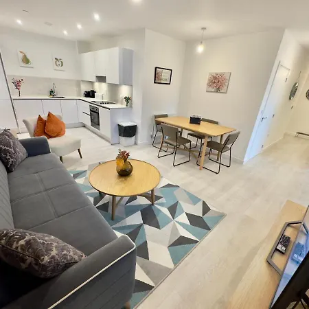 3bedroom, 2bathroom, Balcony,luxury Flat Westfield London