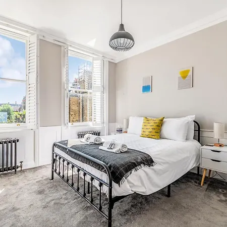 Pass The Keys Luxury Converted Victorian Flat In Leafy Highbury