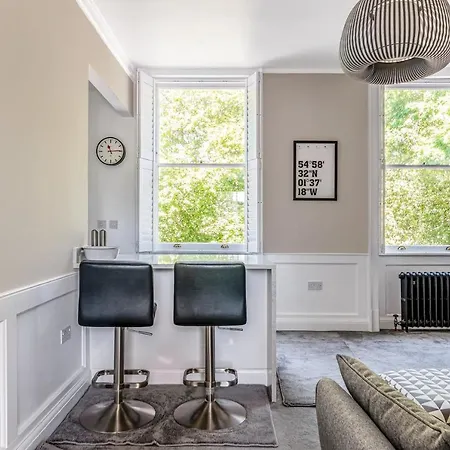 Pass The Keys Luxury Converted Victorian Flat In Leafy Highbury London