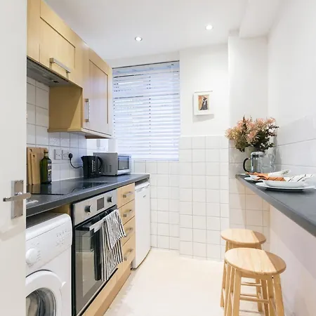 Perfectly Located 1 Bed Above Tube Station *