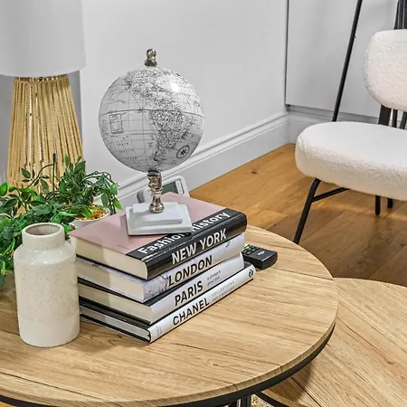 Londwell, Chic Hyde Park Mews House Apartment London