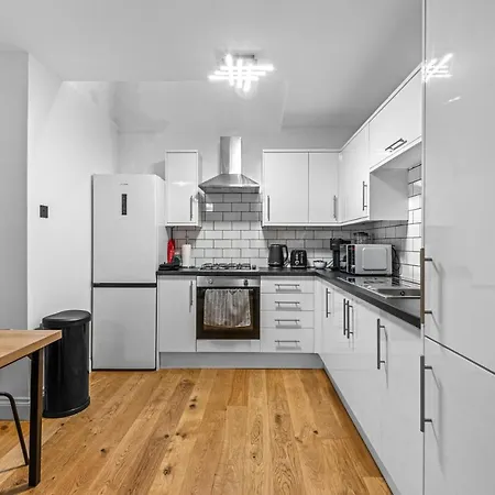 Apartment Londwell, Chic Hyde Park Mews House *