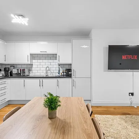 Londwell, Chic Hyde Park Mews House Apartment London