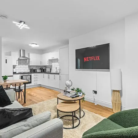 Apartment Londwell, Chic Hyde Park Mews House *