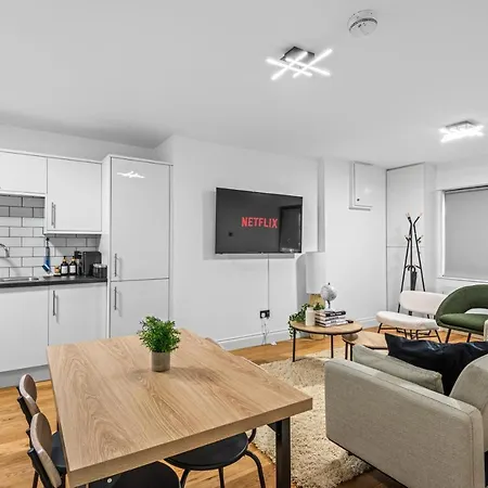 Londwell, Chic Hyde Park Mews House Apartment London