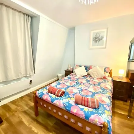 Stylish One Bed Studio Paddington Station In Central