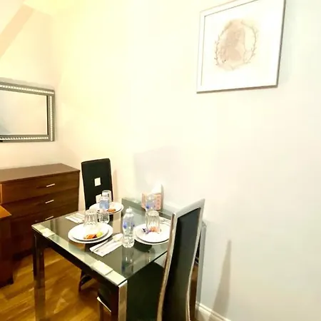 Stylish One Bed Studio Paddington Station In Central