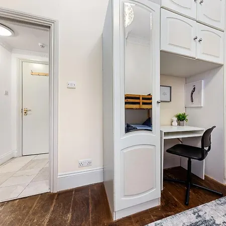 Bayswater Apartment *