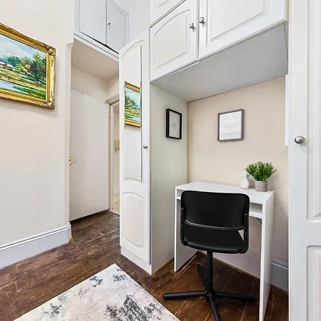 Apartment Bayswater