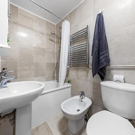 Apartment Bayswater