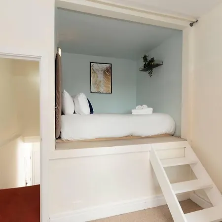 Charming North Apartment *